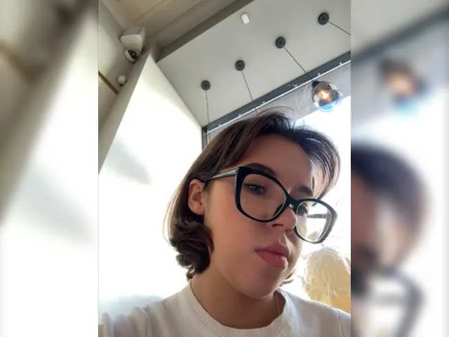 Live sex webcam photo for -Alessandra #276667102