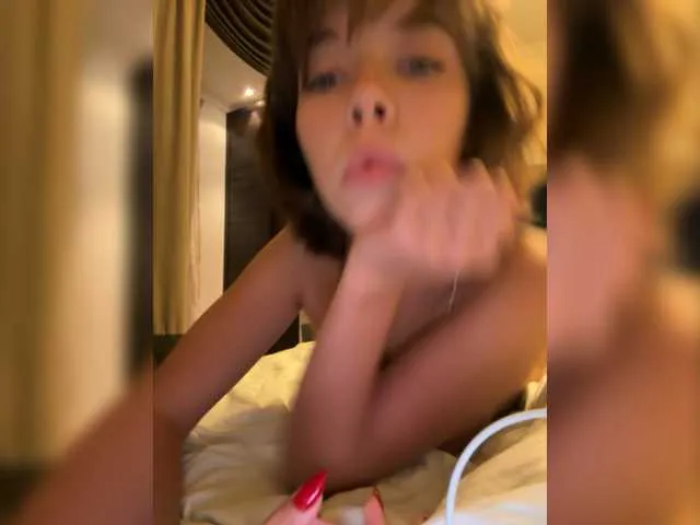 Live sex webcam photo for -Alessandra #276824800