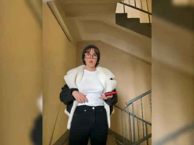 Live sex webcam photo for -Alessandra #276996803