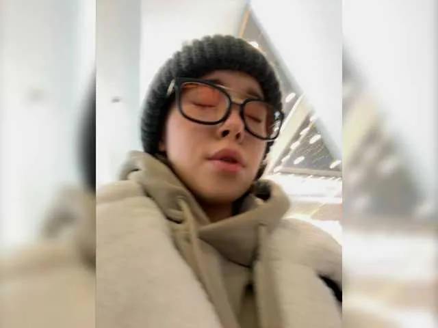 Live sex webcam photo for -Alessandra #277021885