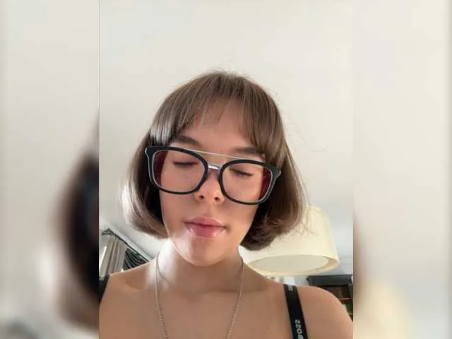 Live sex webcam photo for -Alessandra #277076220