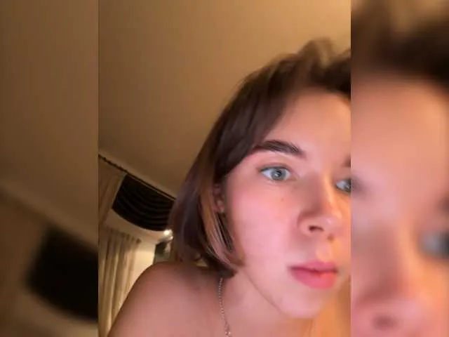 Live sex webcam photo for -Alessandra #277084683