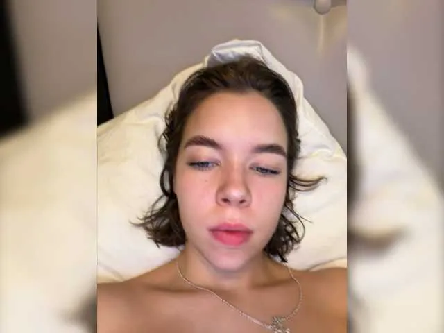 Live sex webcam photo for -Alessandra #277097644