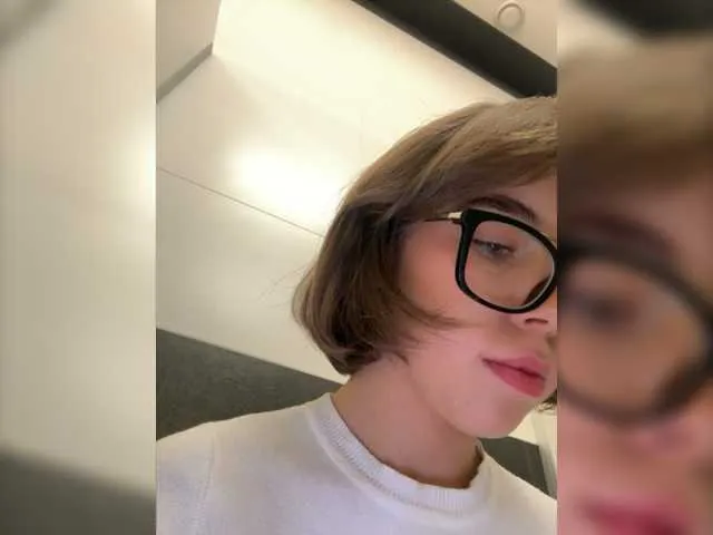 Live sex webcam photo for -Alessandra #277132438