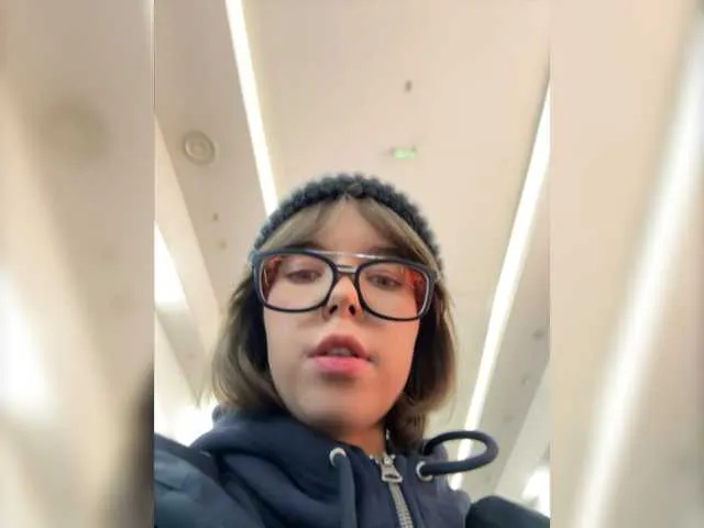 Live sex webcam photo for -Alessandra #277146683