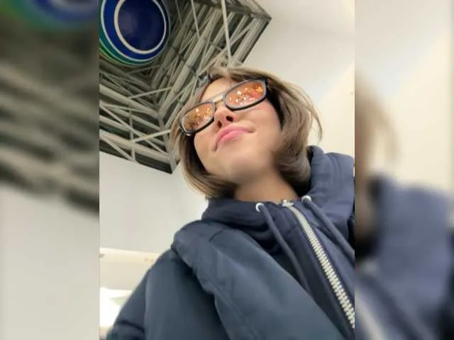 Live sex webcam photo for -Alessandra #277172890