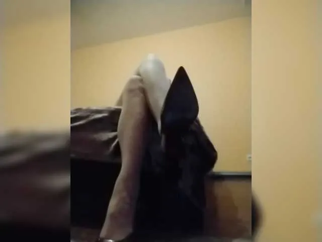 Live sex webcam photo for -Alyona- #292395096