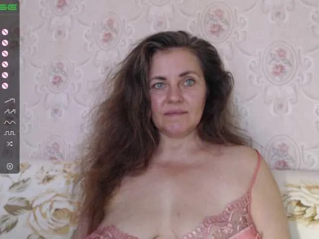 Live sex webcam photo for -Alyonushka- #274077496