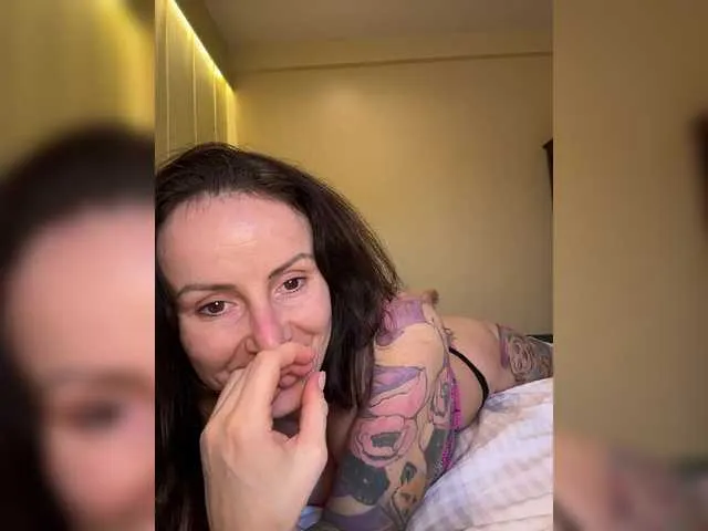 Live sex webcam photo for -AnnaMaria- #292697944