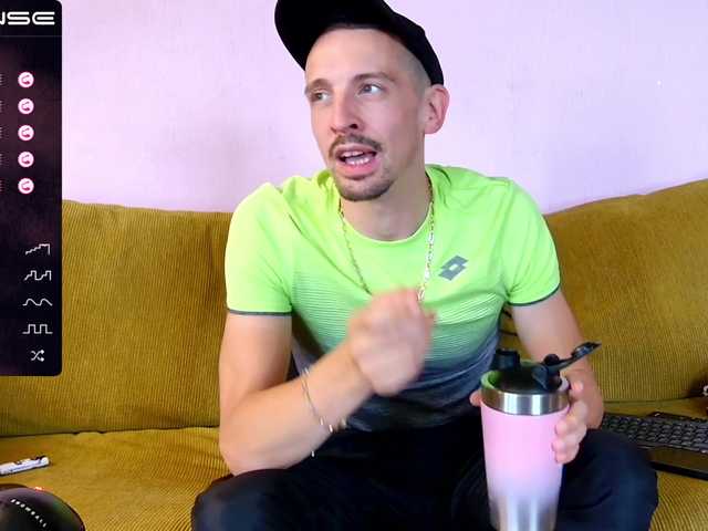 Live sex webcam photo for -Azureus69- #275070616