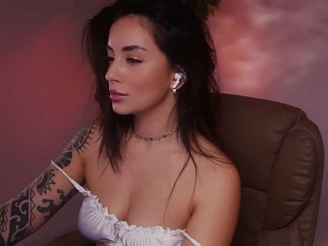 Live sex webcam photo for -Bombshell- #290172439