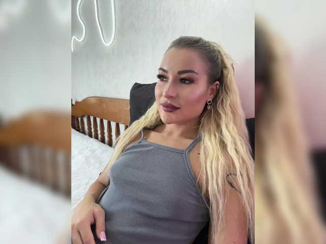 Live sex webcam photo for -Costa-rica- #291447192