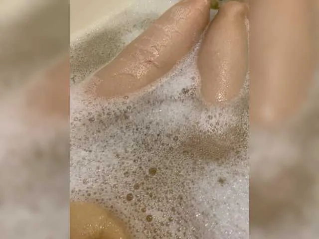 Live sex webcam photo for -EasyPeasy- #275703669