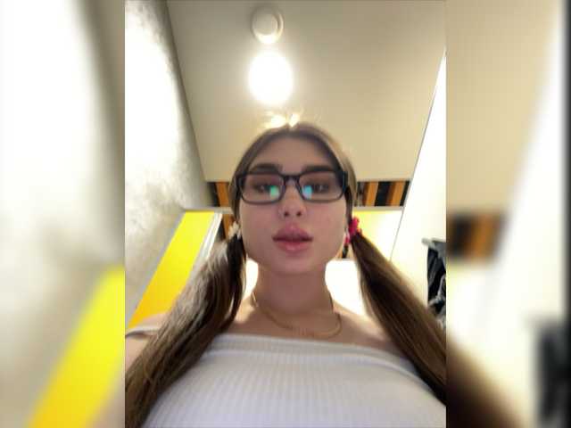 Live sex webcam photo for -EmilyBaby- #277180163