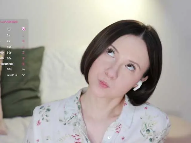 Live sex webcam photo for -FemaleEssence- #290480772