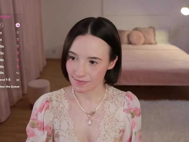 Live sex webcam photo for -FemaleEssence- #291367139