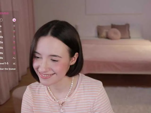 Live sex webcam photo for -FemaleEssence- #291401266