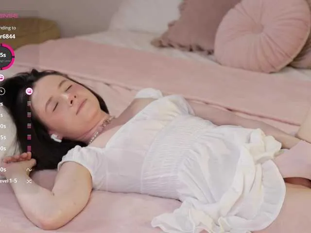 Live sex webcam photo for -FemaleEssence- #291564738