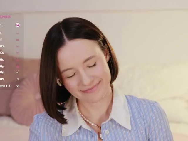 Live sex webcam photo for -FemaleEssence- #291673573