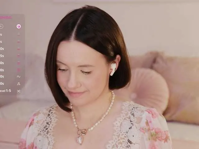 Live sex webcam photo for -FemaleEssence- #291703104
