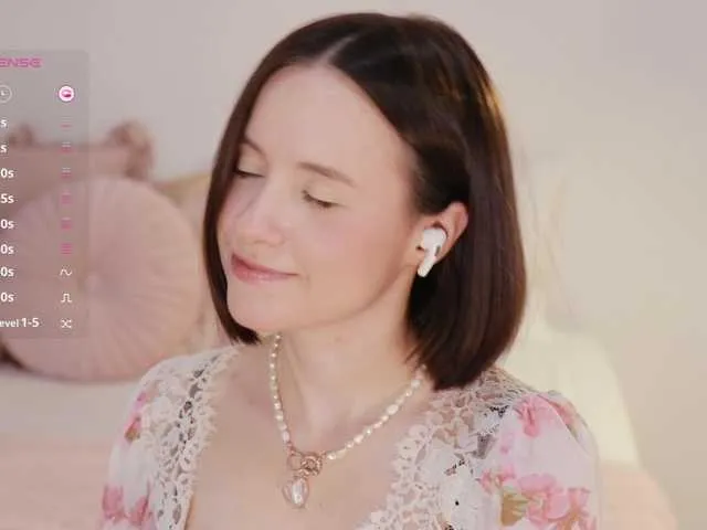 Live sex webcam photo for -FemaleEssence- #291747005