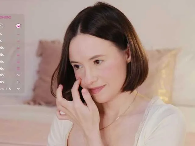 Live sex webcam photo for -FemaleEssence- #291800223