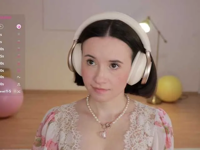 Live sex webcam photo for -FemaleEssence- #291895481