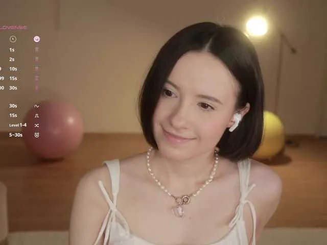 Live sex webcam photo for -FemaleEssence- #292390516