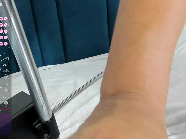 Live sex webcam photo for -Giia #277375196