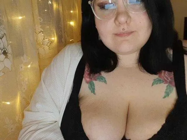 Live sex webcam photo for -HONEY-BUN- #272057452