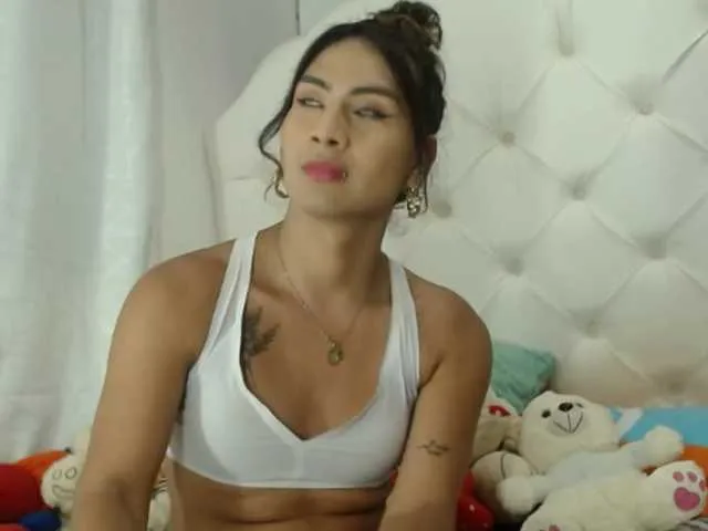 Live sex webcam photo for -HOT-CHARLOTE #274601375
