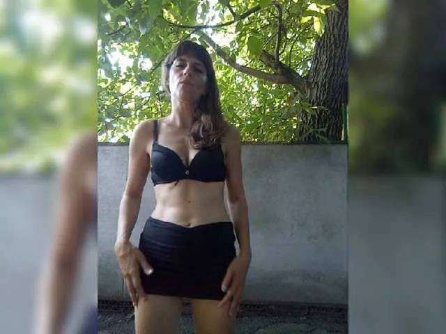 Live sex webcam photo for -Hooligans- #274162765