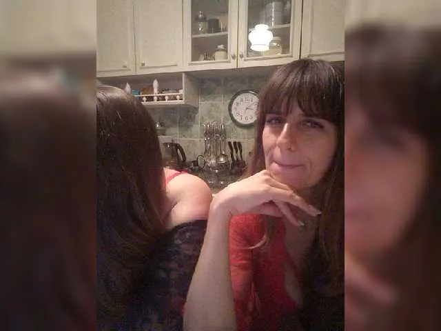 Live sex webcam photo for -Hooligans- #276238776