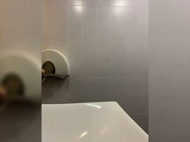 Live sex webcam photo for -INSOMNIA- #274432054