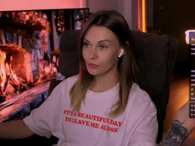 Live sex webcam photo for -JesusWife- #291982888