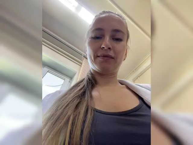 Live sex webcam photo for -Jolly- #273771724