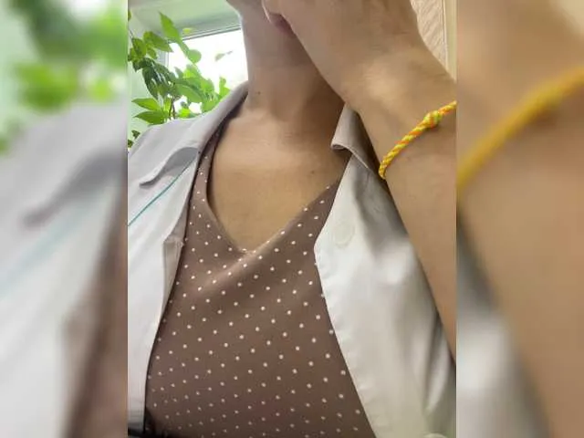 Live sex webcam photo for -Jolly- #274133568