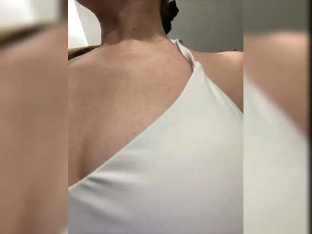 Live sex webcam photo for -Jolly- #275642383
