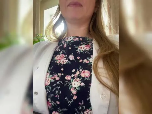 Live sex webcam photo for -Jolly- #291185203