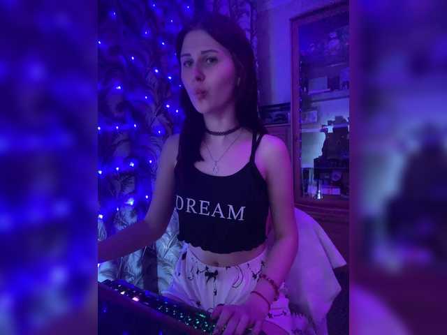 Live sex webcam photo for -Karina- #290697860