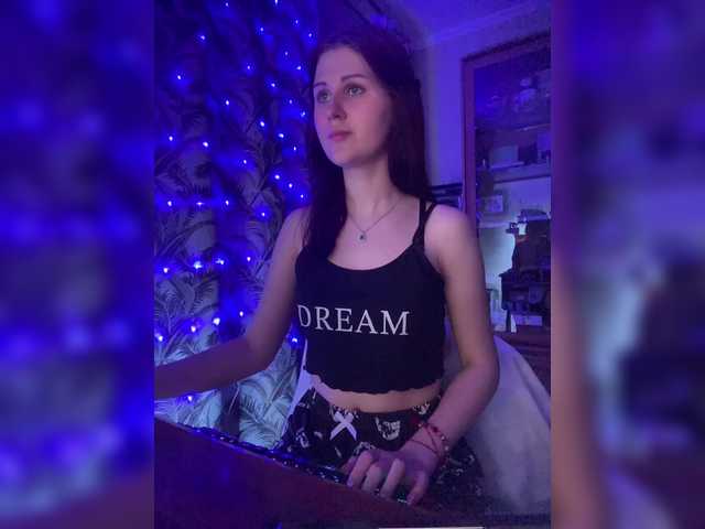 Live sex webcam photo for -Karina- #290719386