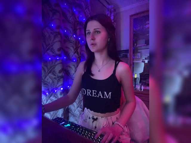 Live sex webcam photo for -Karina- #290752547