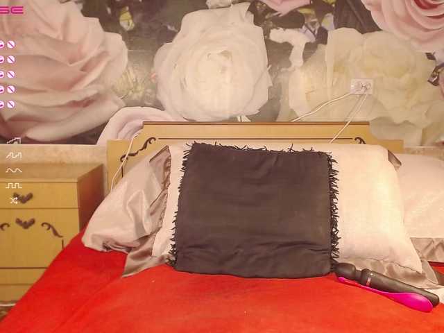 Live sex webcam photo for -Karolina555- #272463555