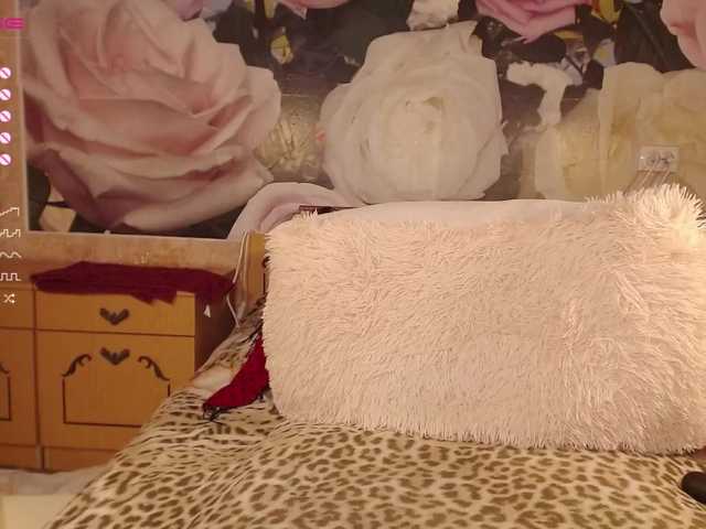 Live sex webcam photo for -Karolina555- #272839972