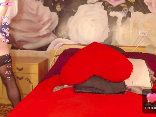 Live sex webcam photo for -Karolina555- #273560841