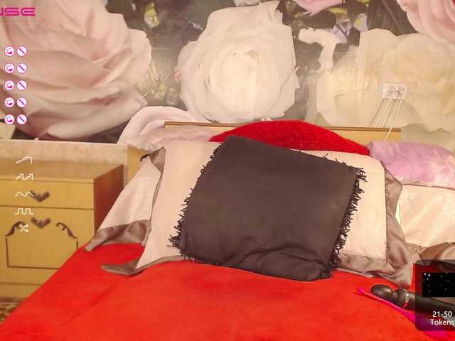 Live sex webcam photo for -Karolina555- #273795238