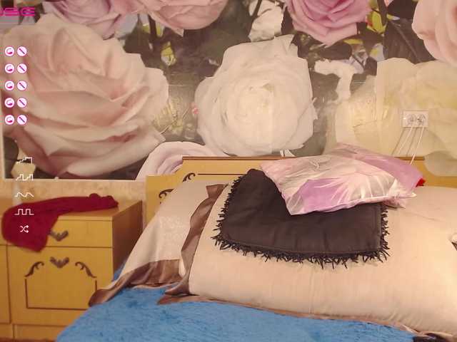 Live sex webcam photo for -Karolina555- #273812207