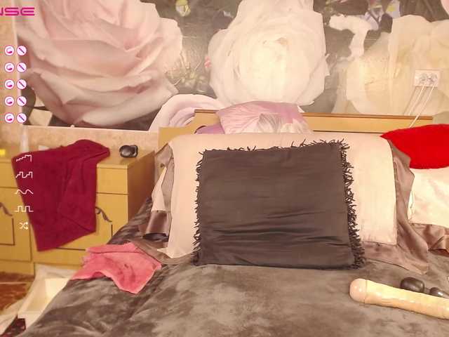 Live sex webcam photo for -Karolina555- #274031133