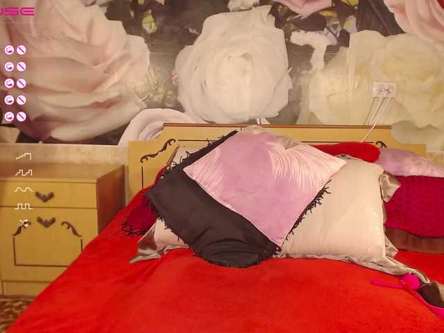 Live sex webcam photo for -Karolina555- #274311022