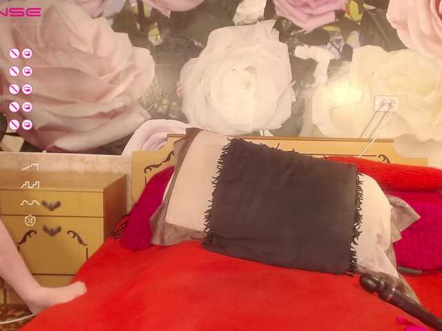 Live sex webcam photo for -Karolina555- #275864807